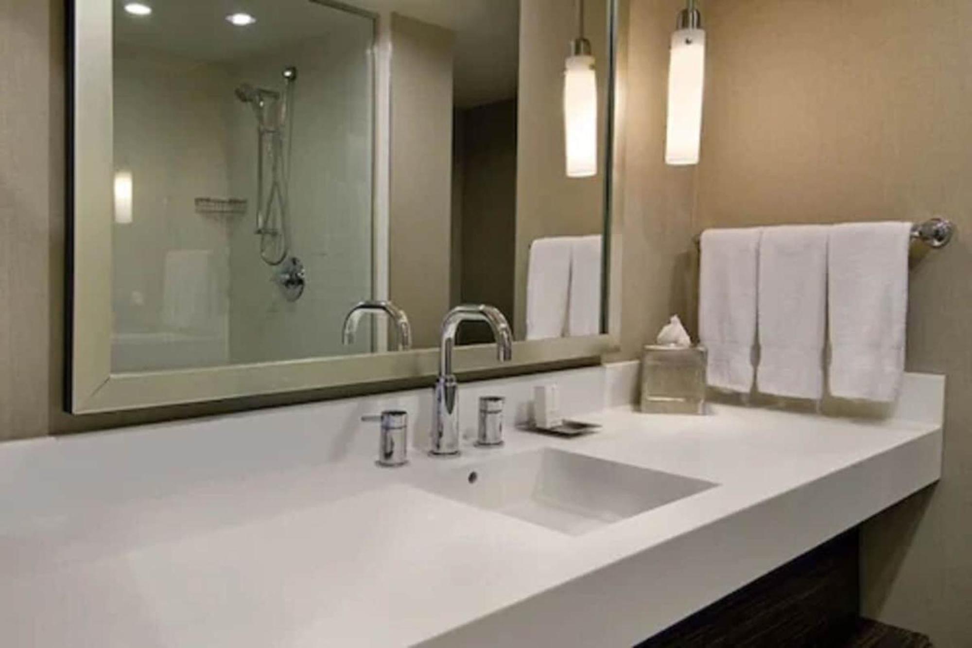 Hilton Toronto Airport Hotel & Suites Mississauga Exterior foto